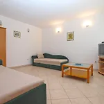 Apartment Alma 1600