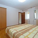 Alma 1600 Pula