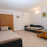 Alma 1600 Apartment *