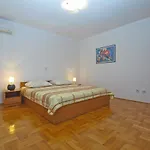 Alma 1600 * Pula