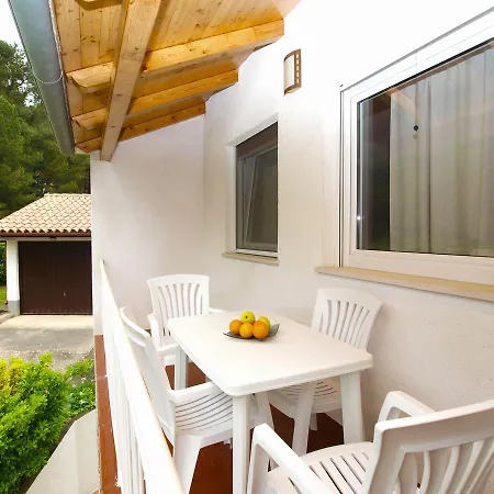 アパート Alma 1600 *