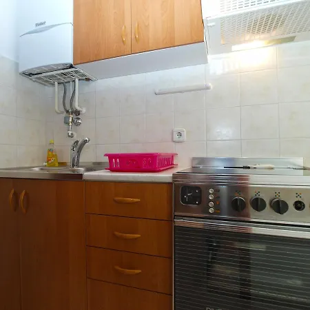 アパート Alma 1600 *