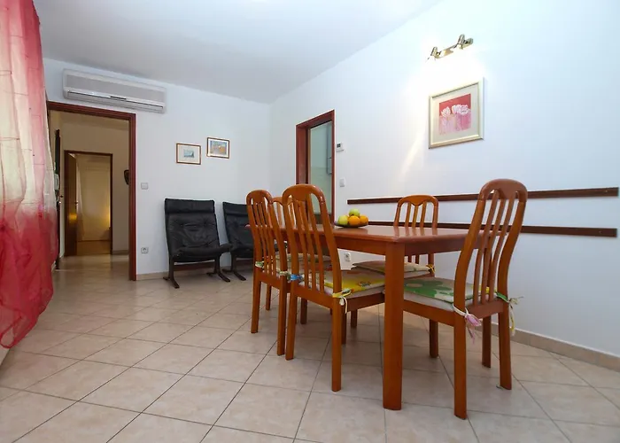 Apartment Alma 1600 *