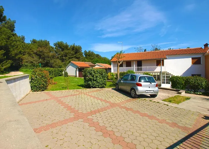 Alma 1600 Apartment